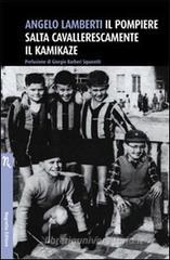 Il pompiere salta cavallerescamente il kamikaze