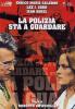 La polizia sta a guardare
